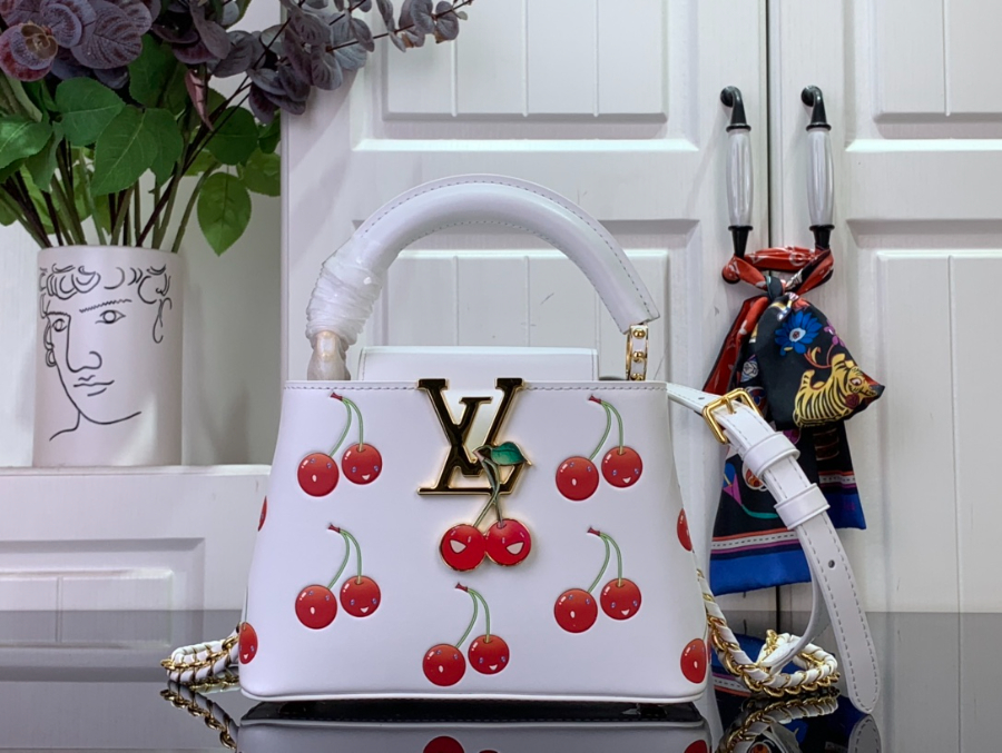 루이비통 LV x TM 카퓌신 미니 13.6821cm M13251 화이트1.jpg