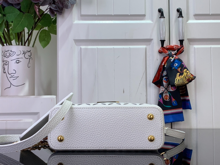 루이비통 카퓌신 미니 14821cm M25497 화이트5.jpg