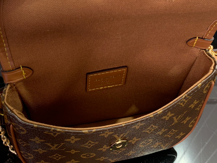 루이비통 솔로 M27096 11.6415.7cm3.jpg