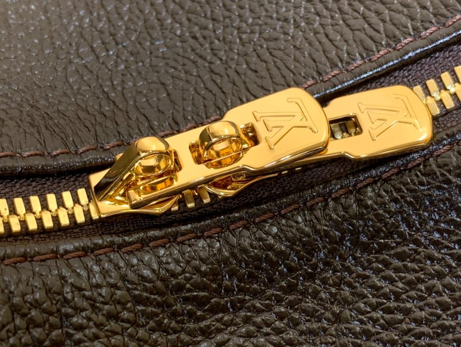 루이비통 익스프레스 미디엄 M26037 2418.536cm 다크 브라운6.jpg