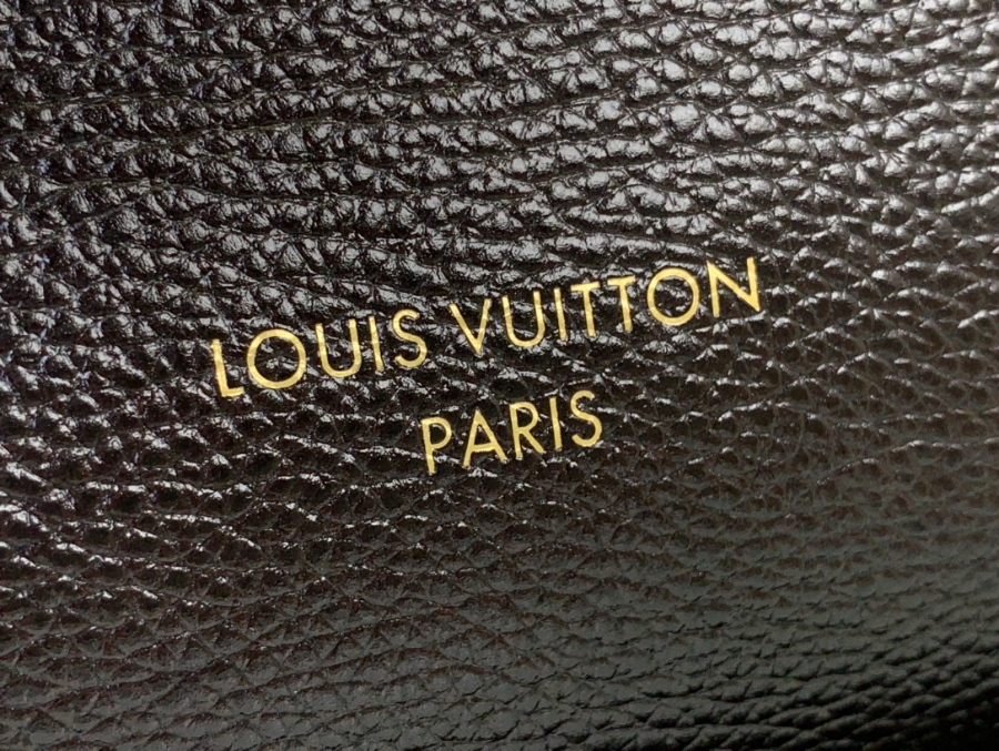 루이비통 익스프레스 미디엄 M26037 2418.536cm 다크 브라운9.jpg