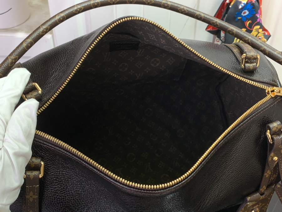 루이비통 익스프레스 미디엄 M26037 2418.536cm 다크 브라운3.jpg