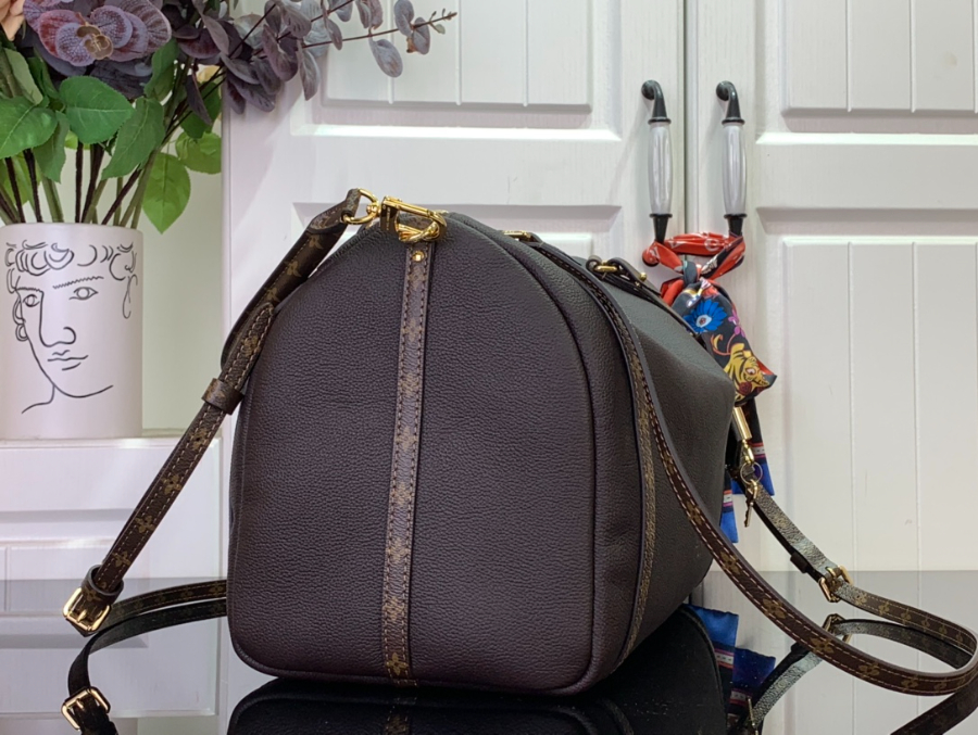 루이비통 익스프레스 미디엄 M26037 2418.536cm 초콜릿4.jpg