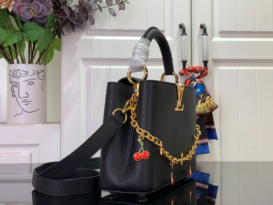 루이비통 LV x TM 카퓌신 BB M13714 17.3927cm 블랙4.jpg