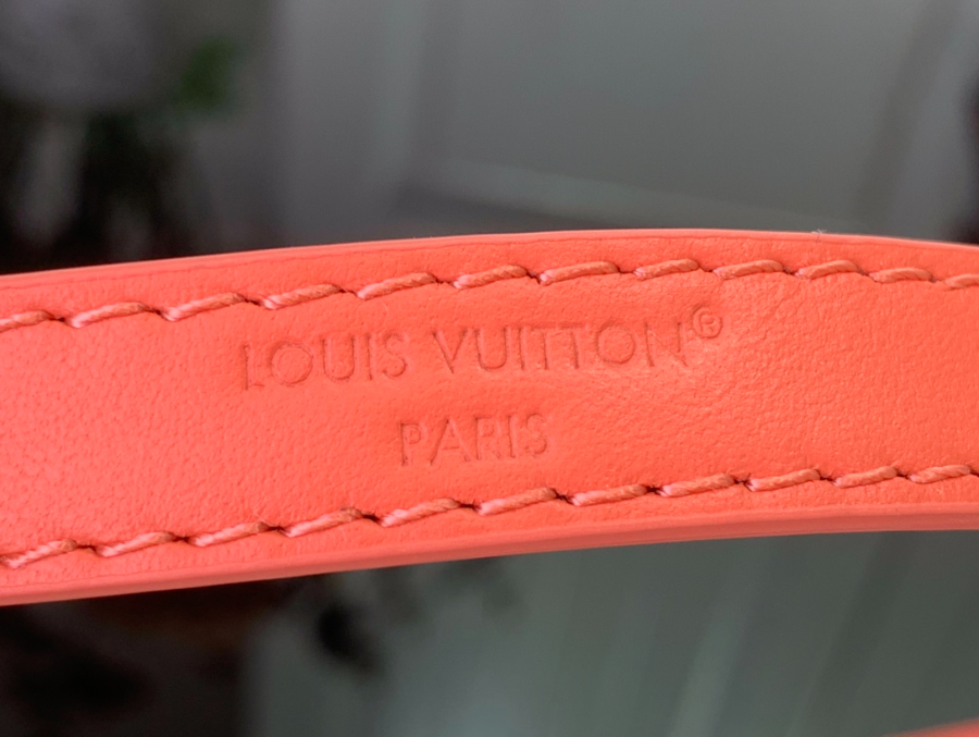 루이비통 포쉐트 LV 블룸 M25525 23104cm 라이트 레드8.jpg