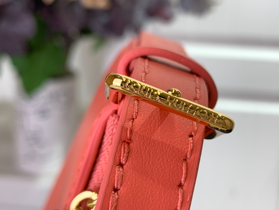 루이비통 포쉐트 LV 블룸 M25525 23104cm 라이트 레드7.jpg