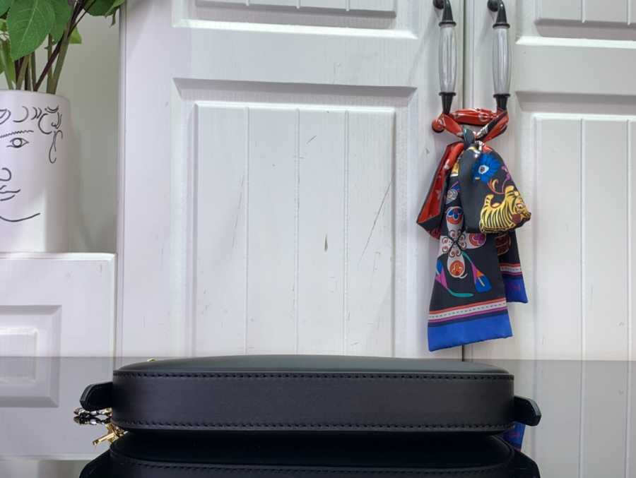 루이비통 포쉐트 LV 블룸 M25525 23104cm 블랙5.jpg