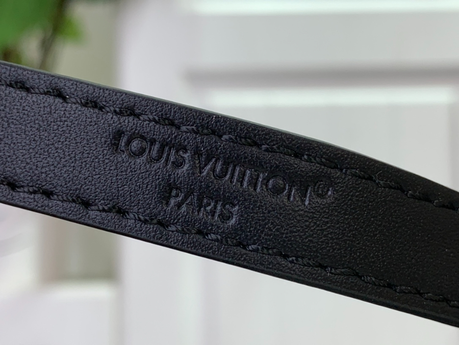루이비통 포쉐트 LV 블룸 M25525 23104cm 블랙8.jpg