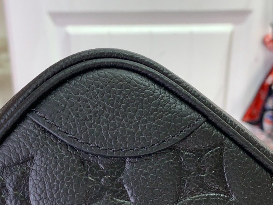 루이비통 타이니 카메라 백 M26509 13619cm 블랙7.jpg