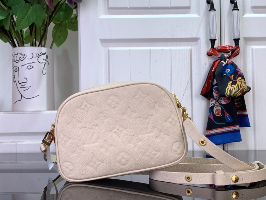 루이비통 타이니 카메라 백 M26509 13619cm 크림2.jpg