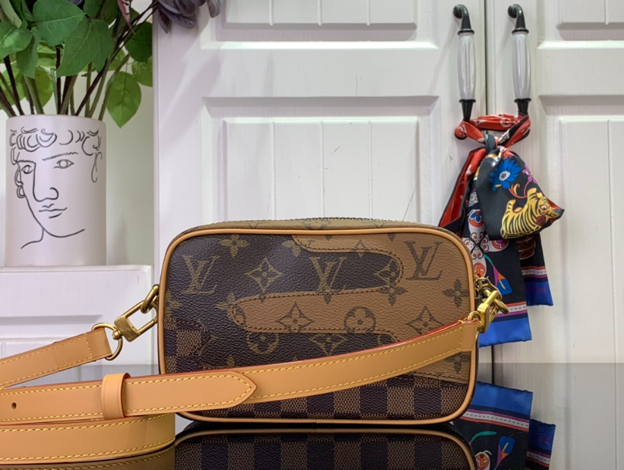 루이비통 트로카데로 미니 M26020 136.520cm 브라운2.jpg