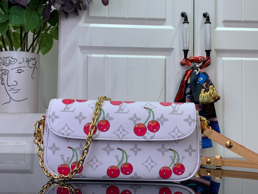 루이비통 LV x TM 월렛 온 체인 아이비 M14239 124.323.5cm1.jpg