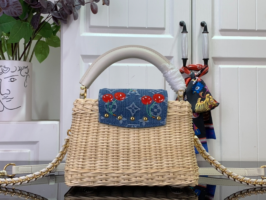 루이비통 LV x TM 카퓌신 미니 M14295 13.6821cm 화이트2.jpg