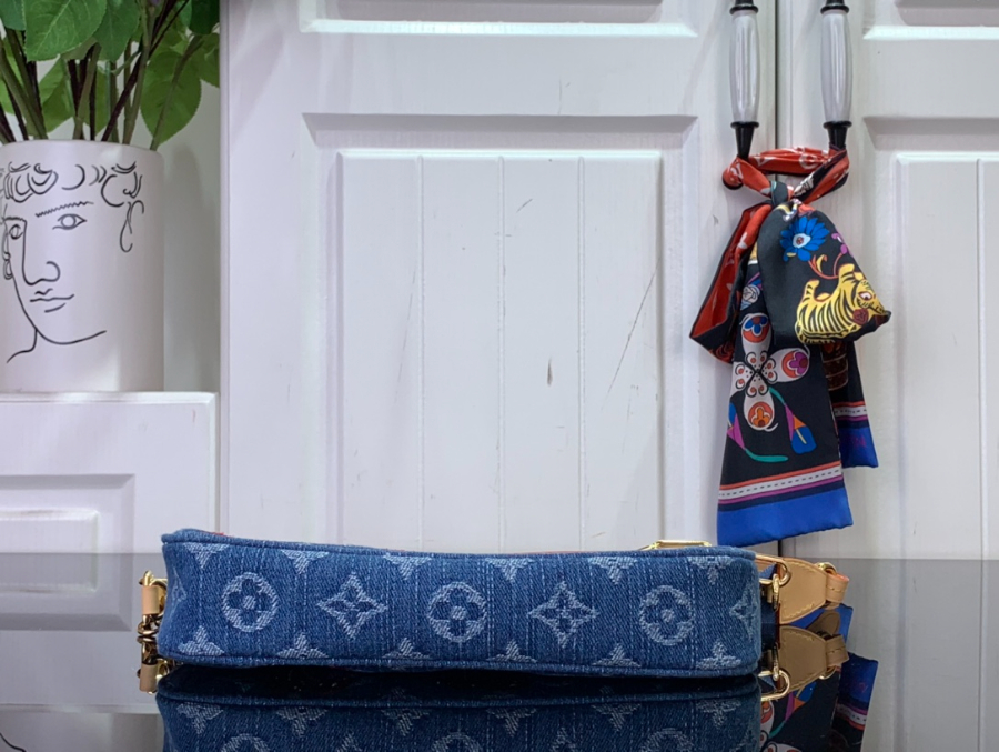 루이비통 LV x TM 포쉐트 악세수아 M13994 13422cm5.jpg