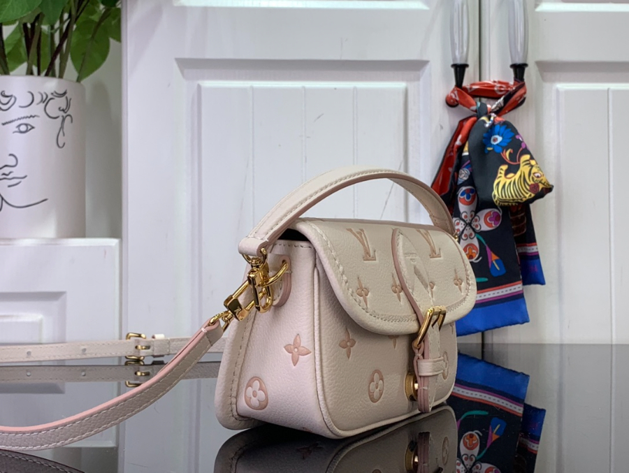 루이비통 나노 다이앤 M13642 10.5619cm 크림4.jpg