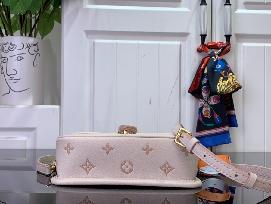 루이비통 나노 다이앤 M13642 10.5619cm 크림5.jpg