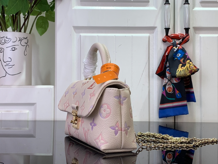 루이비통 나노 마들렌 M25596 12.5621cm4.jpg