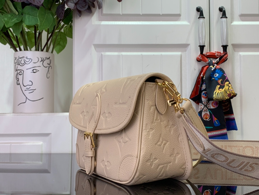 루이비통 다이앤 샌드 M13231 15924cm4.jpg