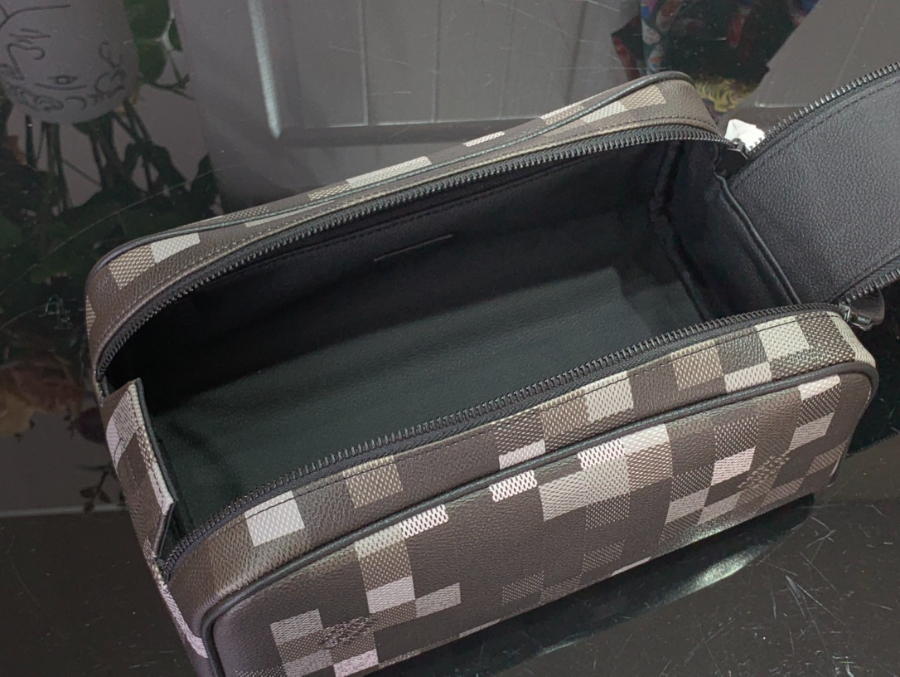 루이비통 돕 키트 M15109 1516.528cm 블랙3.jpg