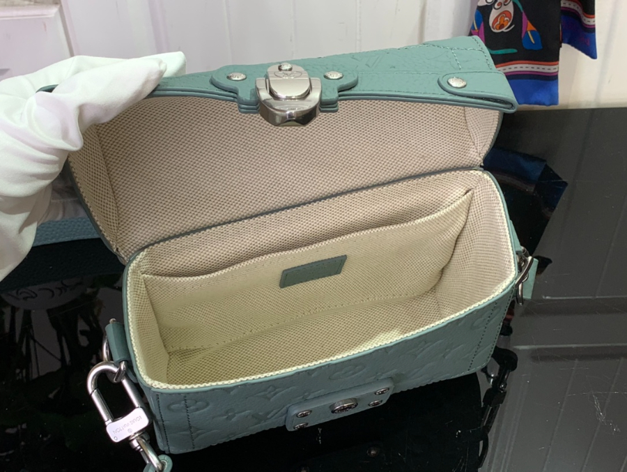 루이비통 소울 트렁크 베르 도 M13870 15719cm3.jpg