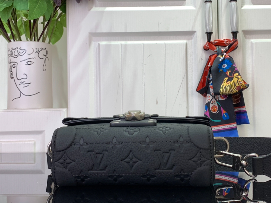 루이비통 소울 트렁크 블랙 M13871 15719cm5.jpg