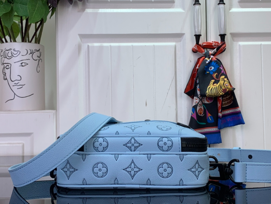 루이비통 알파 웨어러블 월릿 M14790 1118.56.5cm5.jpg