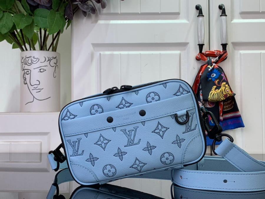 루이비통 알파 웨어러블 월릿 M14790 1118.56.5cm1.jpg