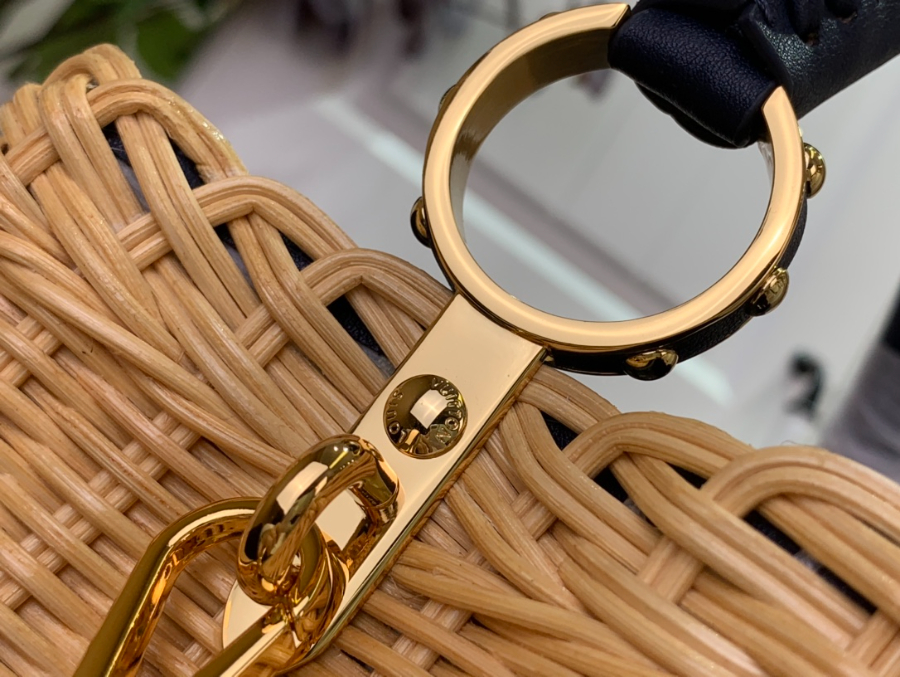 루이비통 카퓌신 BB 27918cm M26025 네이비8.jpg