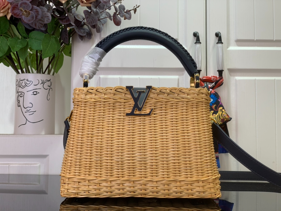 루이비통 카퓌신 BB 27918cm M26025 네이비1.jpg