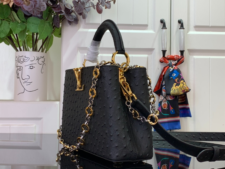 루이비통 카퓌신 BB 타조무늬 22128cm M12936 블랙4.jpg