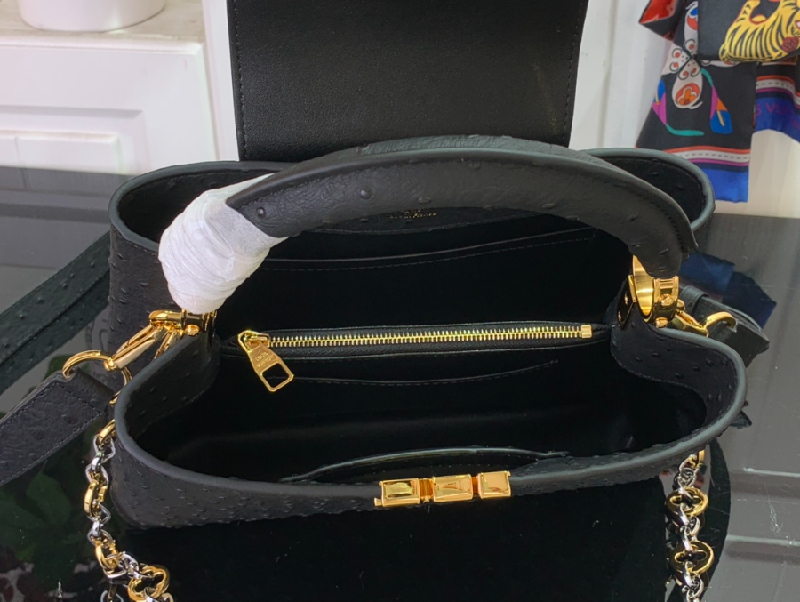 루이비통 카퓌신 BB 타조무늬 22128cm M12936 블랙3.jpg