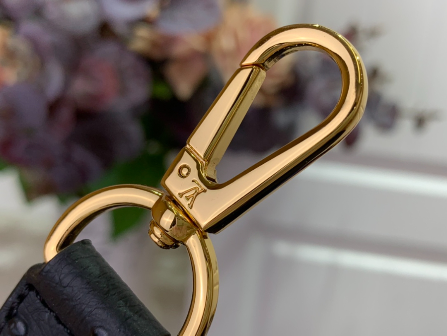 루이비통 카퓌신 미니 타조무늬 21814cm M12938 블랙7.jpg