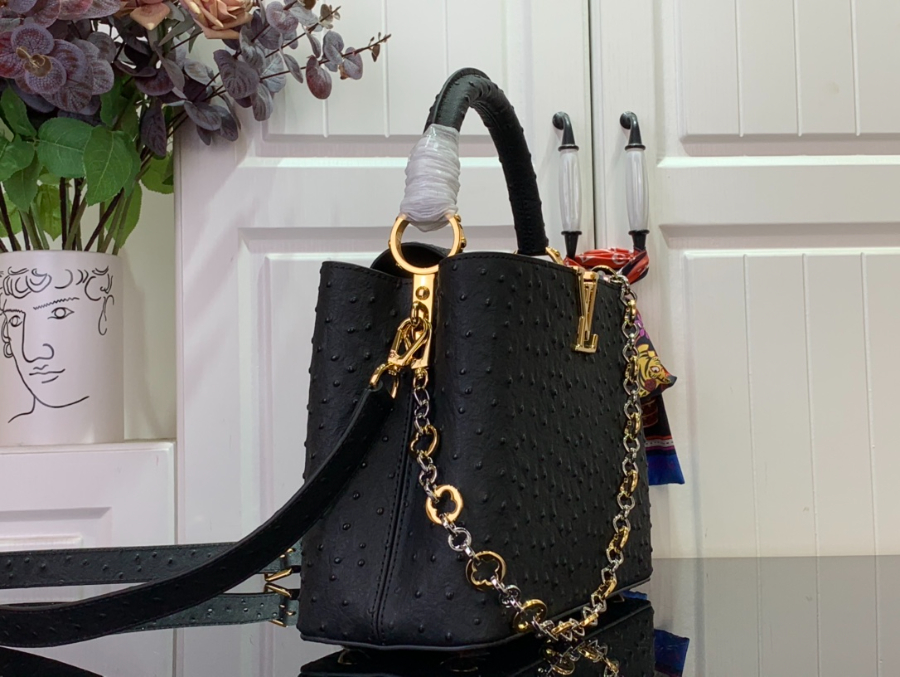 루이비통 카퓌신 미디엄 타조무늬 201131.5cm M12935 블랙4.jpg