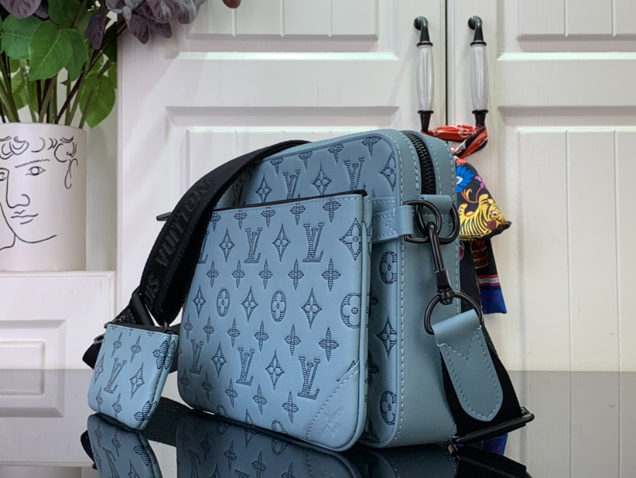 루이비통 트리오 메신저 M14781 2518.57cm 스카이 블루4.jpg