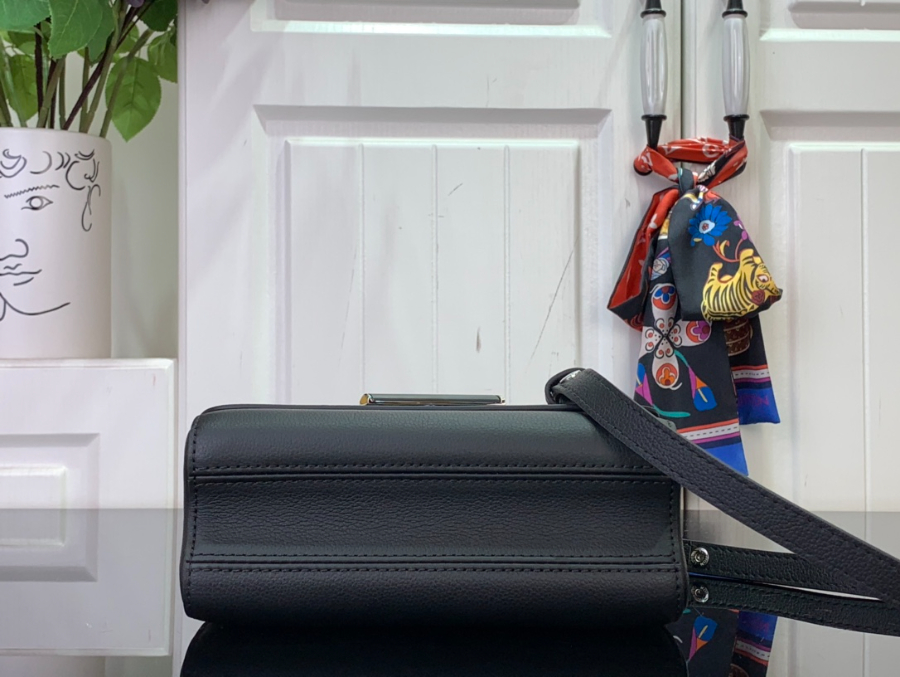 루이비통 트위스트 PM 슬림 19157cm M14636 블랙5.jpg