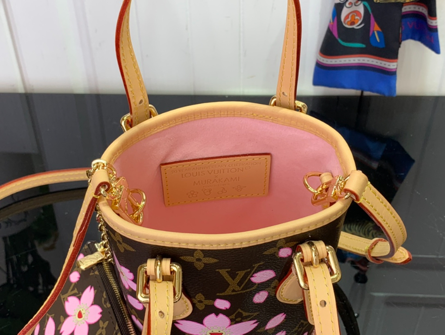 루이비통 x 무라카미 타카시 나노 버킷 사쿠라 브라운 M13417 17913cm5.jpg