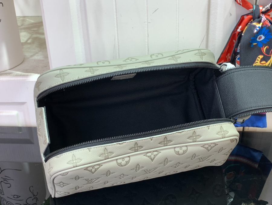 루이비통 돕 키트 그레이 M14843 1516.528cm3.jpg