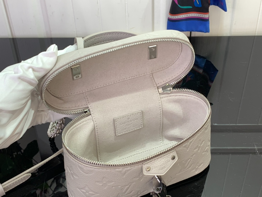 루이비통 바니티 체인 파우치 11.56.519cm 그레이5.jpg