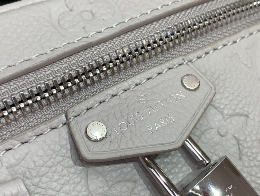 루이비통 바니티 체인 파우치 11.56.519cm 그레이6.jpg