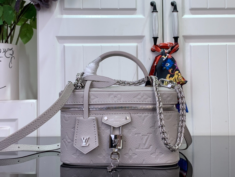 루이비통 바니티 체인 파우치 11.56.519cm 그레이1.jpg