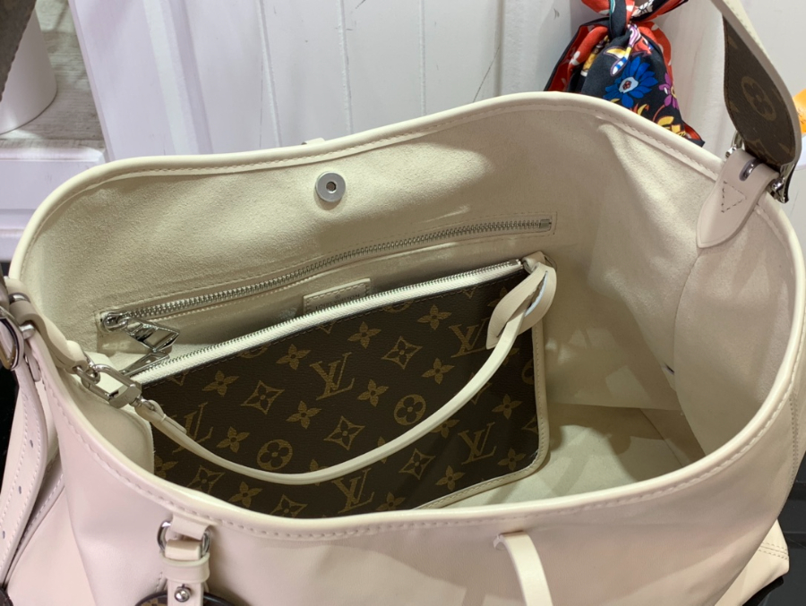 루이비통 캐리올 바이브 미디엄 M25143 393015cm 크림3.jpg