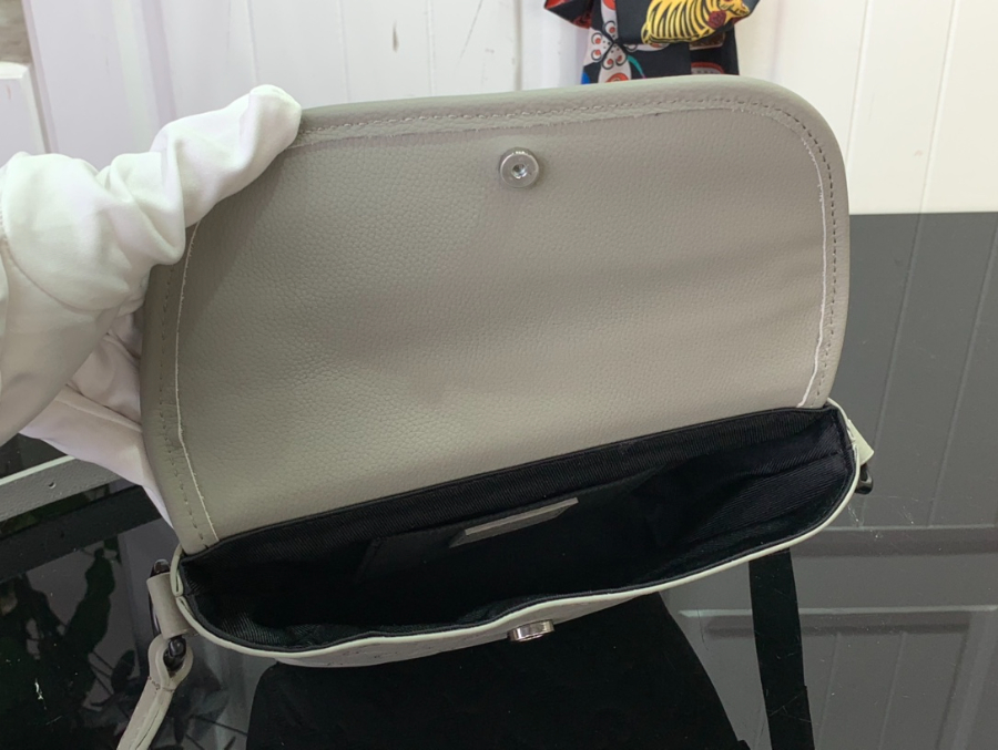 루이비통 펄스 웨어러블 월릿 그레이 M14794 16522.5cm3.jpg