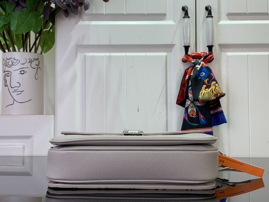 루이비통 포쉐트 메티스 M13481 25197cm 라이트 그레이5.jpg