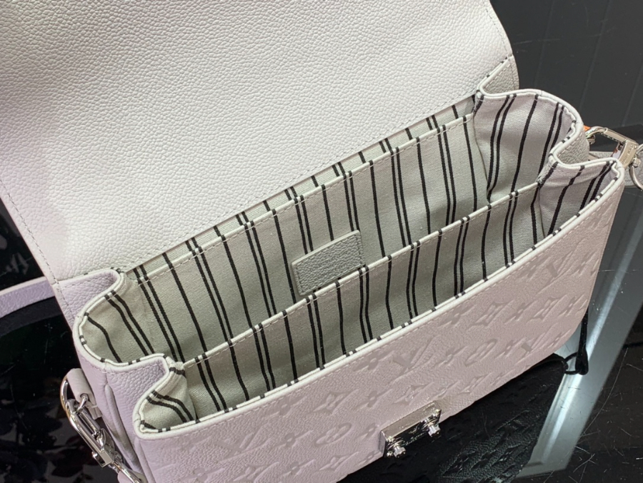 루이비통 포쉐트 메티스 M13481 25197cm 라이트 그레이4.jpg