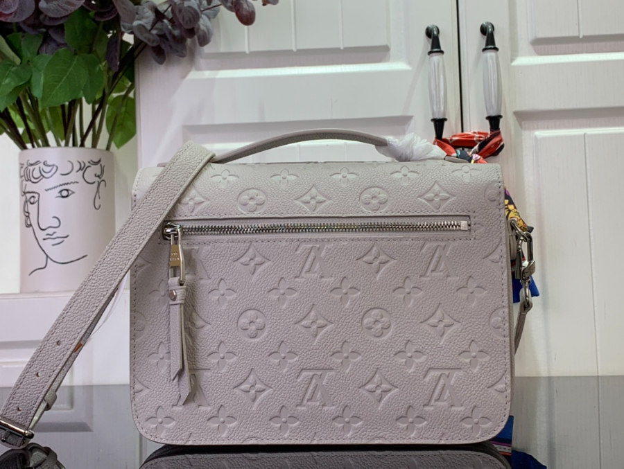 루이비통 포쉐트 메티스 M13481 25197cm 라이트 그레이2.jpg