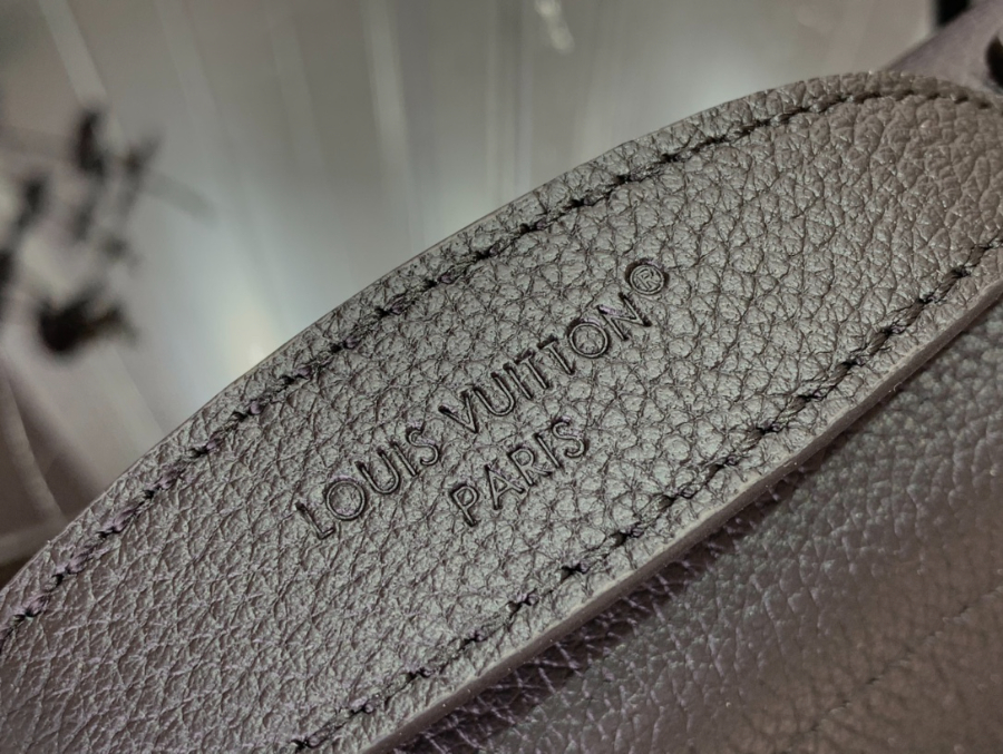 루이비통 스티머 이스트 웨스트 웨어러블 월릿 미니 M13888 20115cm 블랙8.jpg