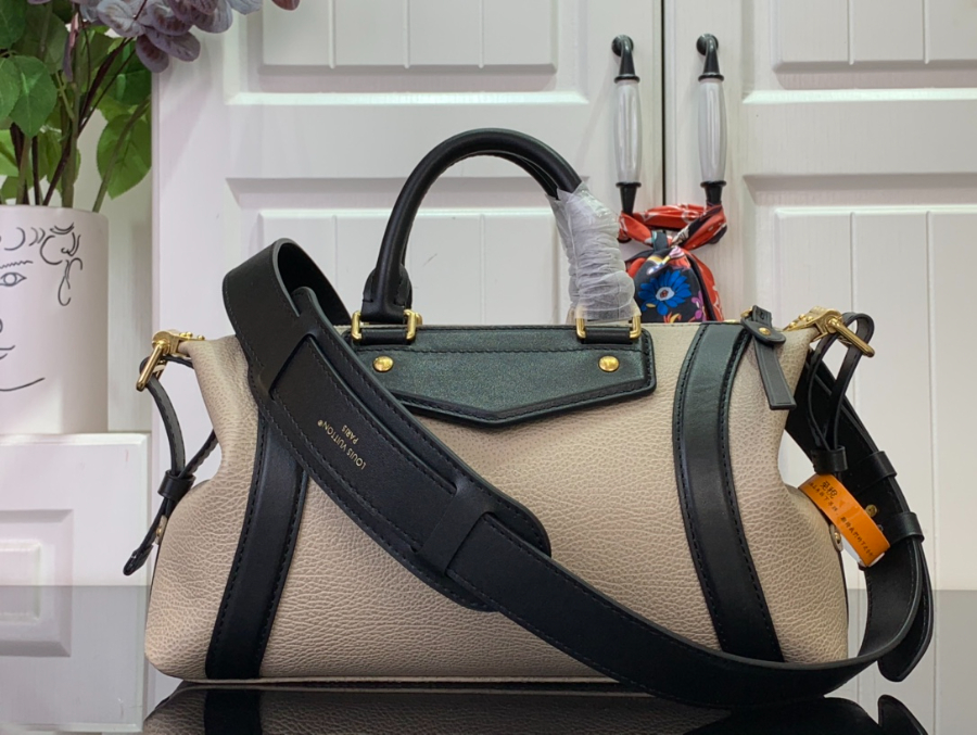 루이비통 LV 바이커 PM 백 M14721 301212cm 다크 베이지2.jpg