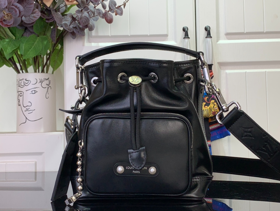 루이비통 노에 카고 M13985 241622cm 블랙1.jpg