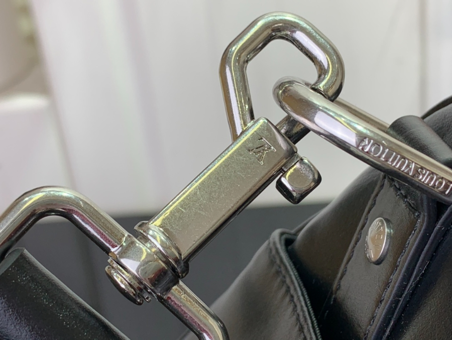 루이비통 키폴 카고 반둘리에 25 151125cm M13988 블랙6.jpg