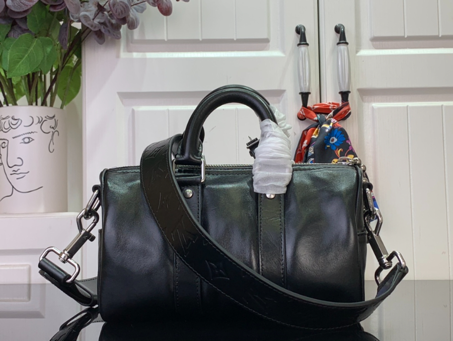 루이비통 키폴 카고 반둘리에 25 151125cm M13988 블랙2.jpg